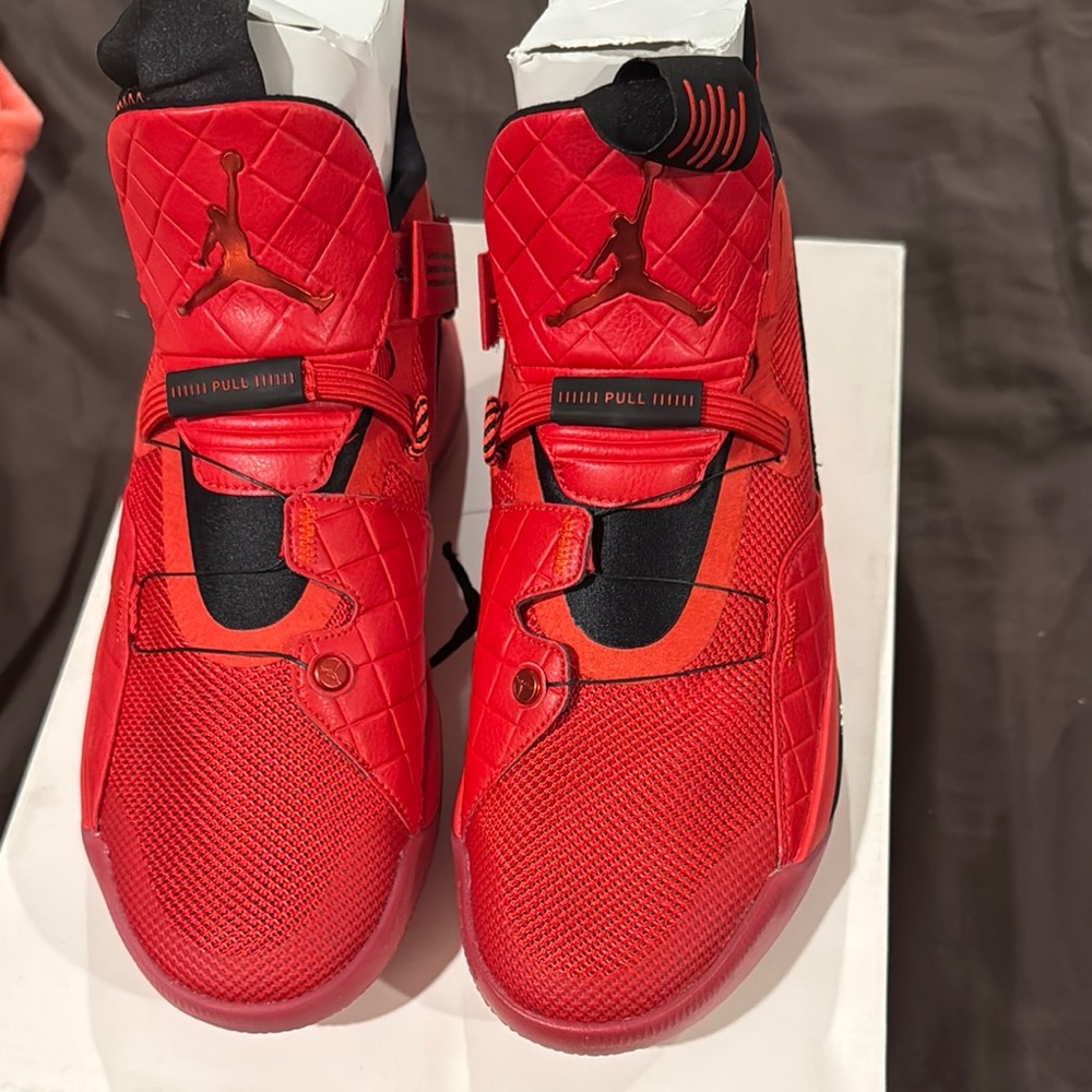 Jordan 33 red size 10 new